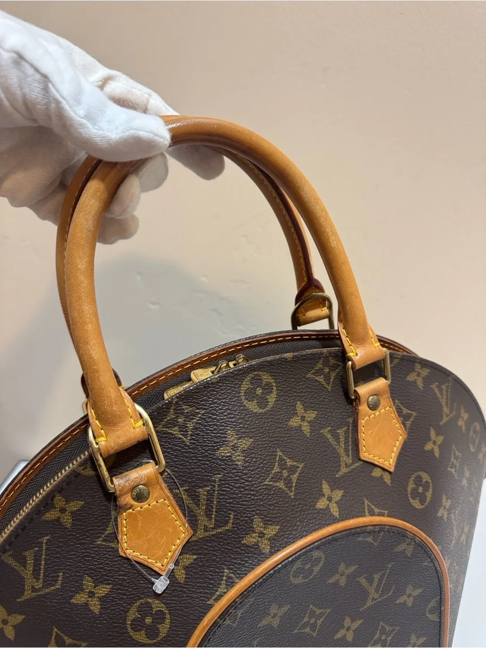 Louis Vuitton✨ Ellipse MM in the Monogram Canvas.